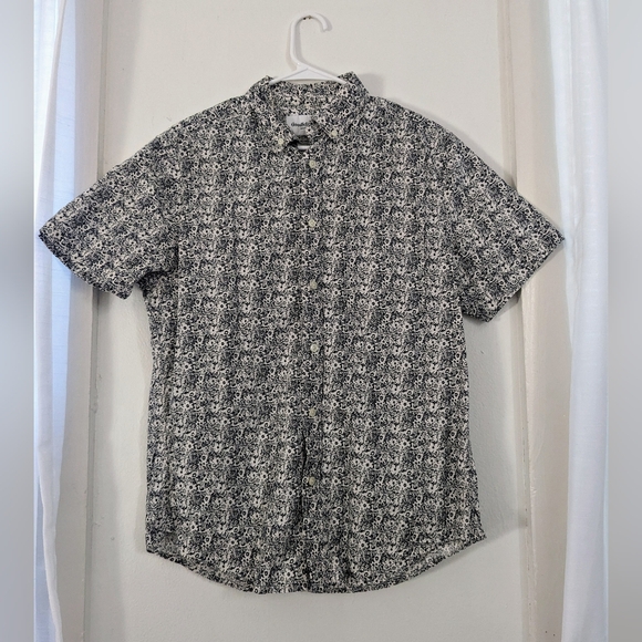 Goodfellow & Co Black and White Floral Pattern Button Up - Picture 1 of 3